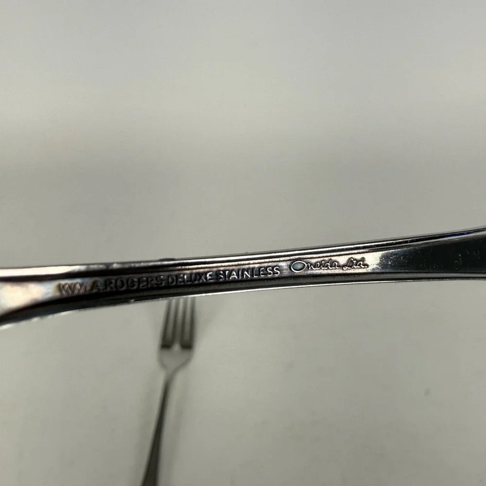 Oneida SUMMER MIST WmA Rogers AUTUMN GLOW Deluxe Stainless Fork LOT OF 2